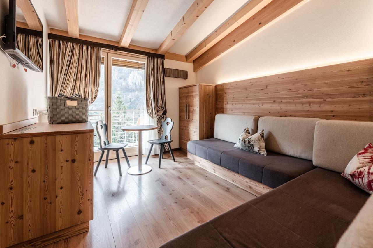 Ravelli Sporting Hotell Mezzana  Exteriör bild
