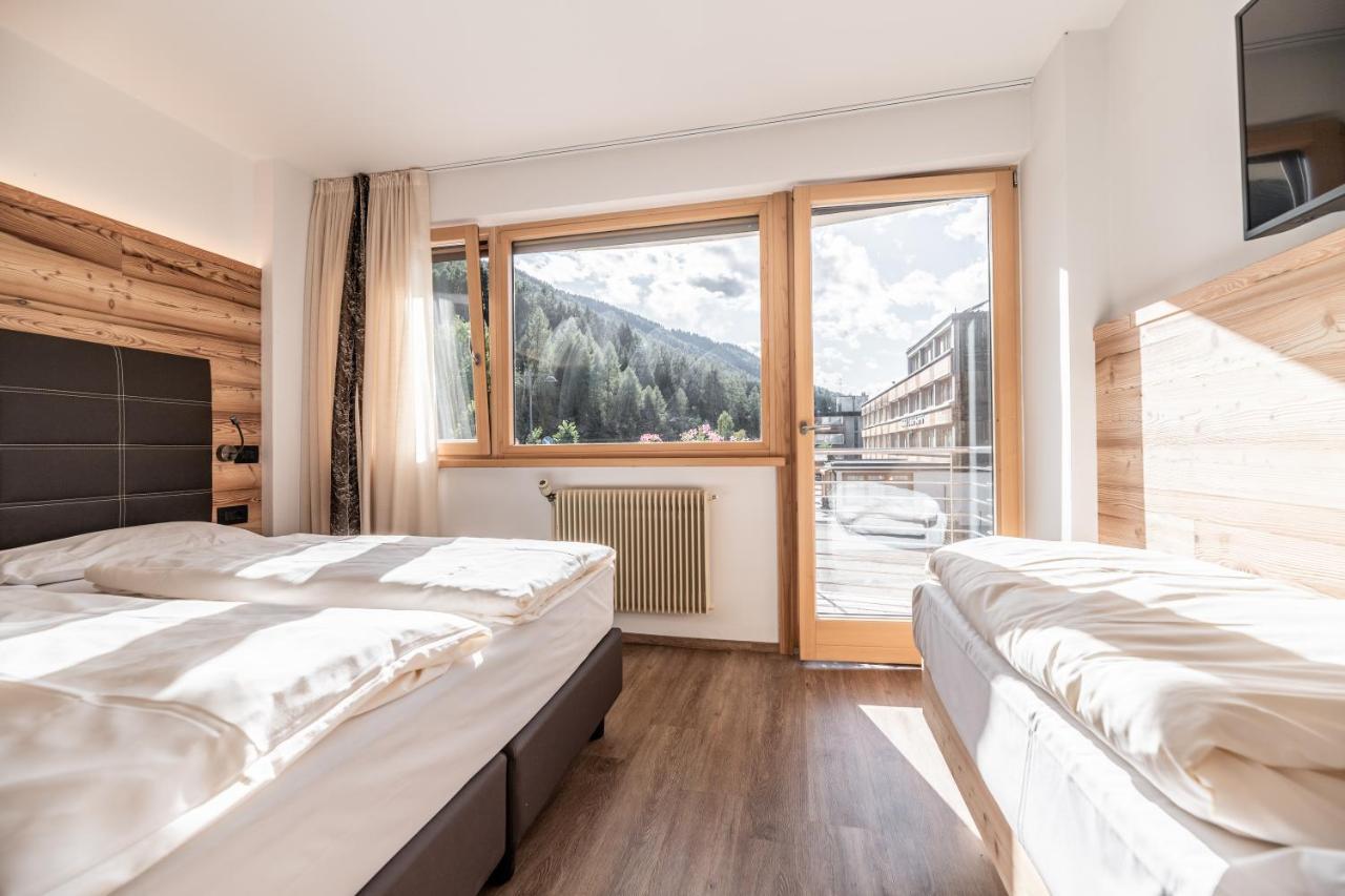 Ravelli Sporting Hotell Mezzana  Exteriör bild