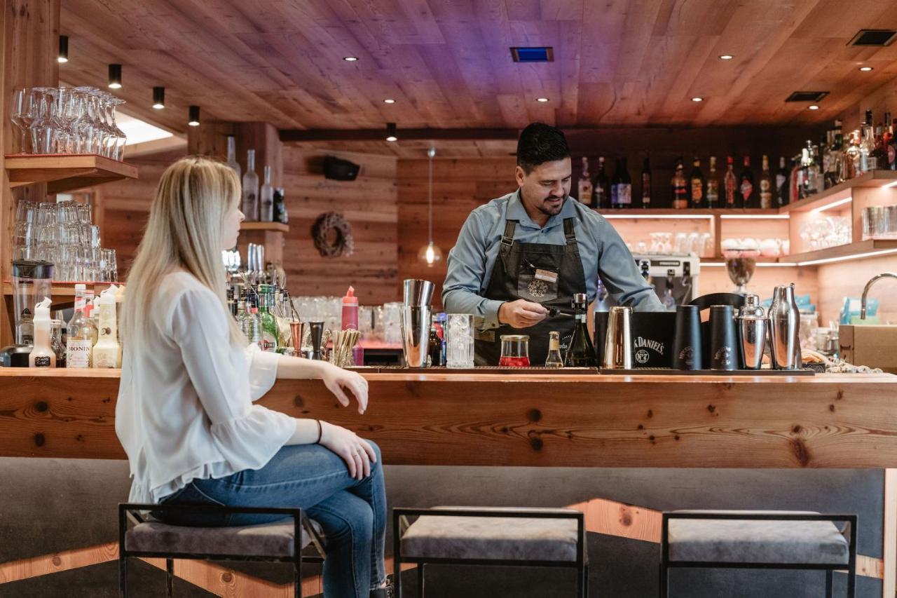 Ravelli Sporting Hotell Mezzana  Exteriör bild