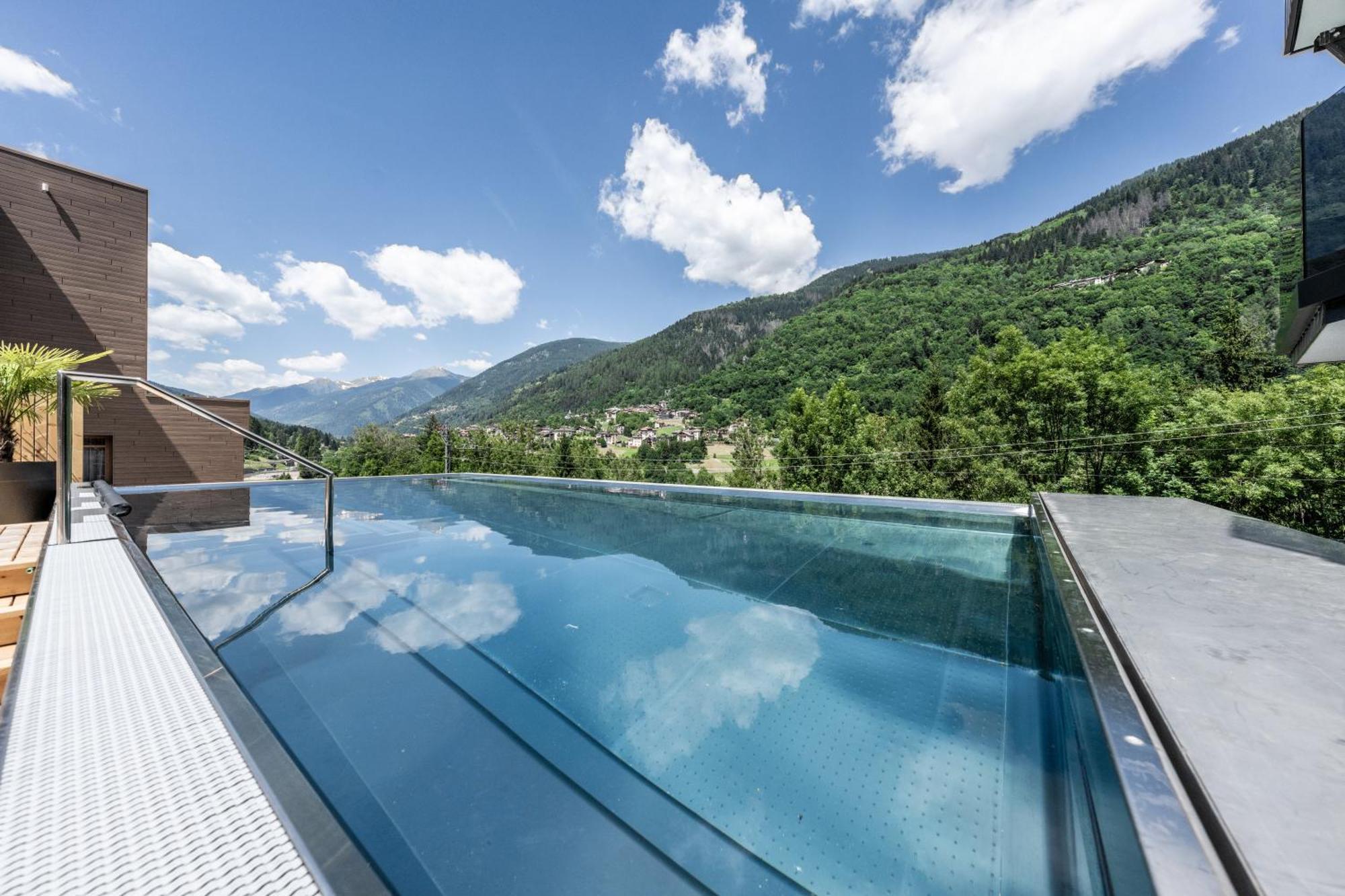 Ravelli Sporting Hotell Mezzana  Exteriör bild