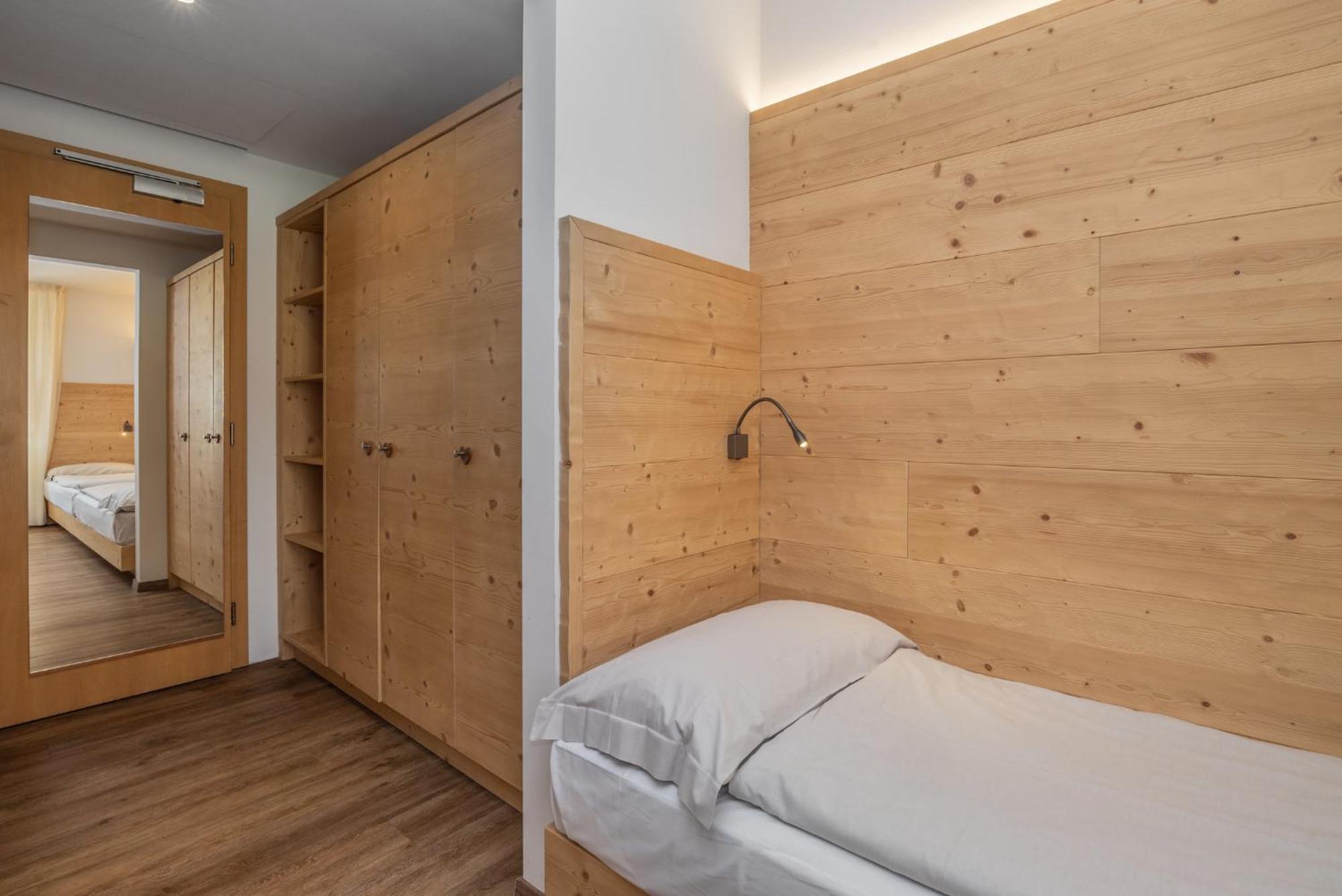 Ravelli Sporting Hotell Mezzana  Exteriör bild