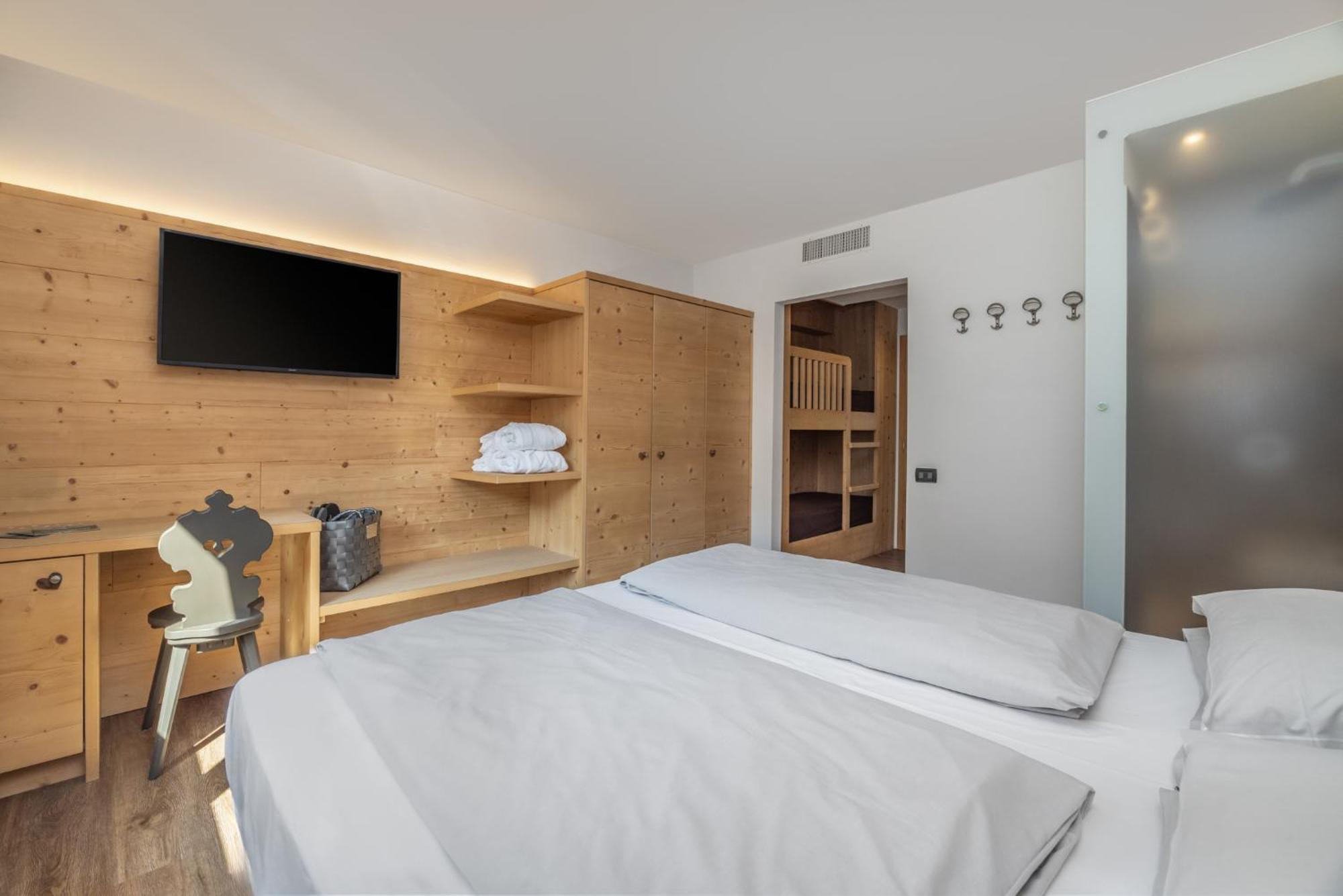 Ravelli Sporting Hotell Mezzana  Exteriör bild