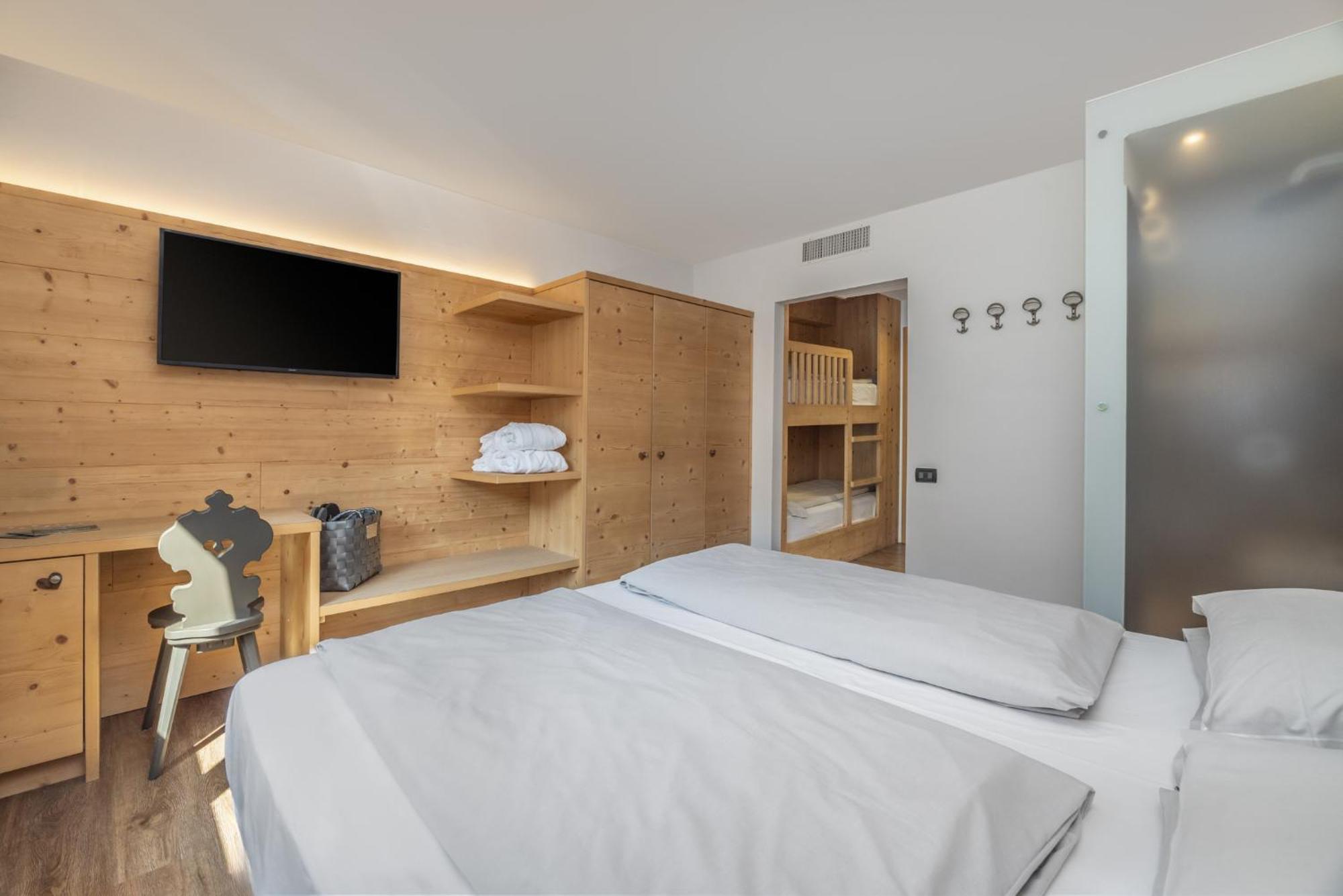 Ravelli Sporting Hotell Mezzana  Exteriör bild