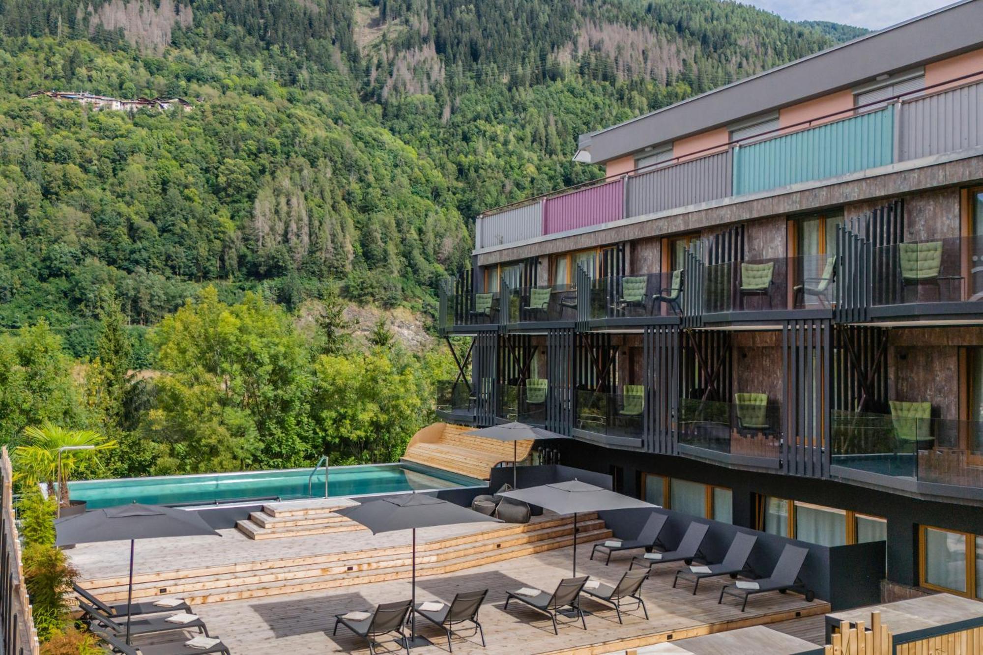Ravelli Sporting Hotell Mezzana  Exteriör bild