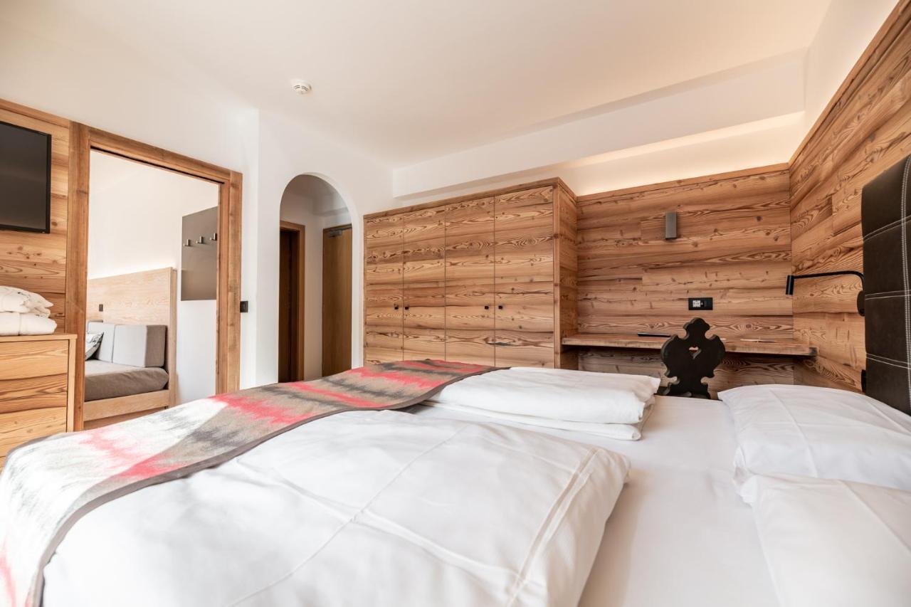 Ravelli Sporting Hotell Mezzana  Exteriör bild